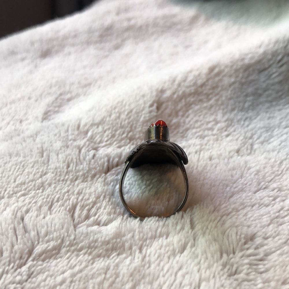 NATIVE AMERICAN Handmade Silver and Coral Ring Size 7 - Picture 4 of 6